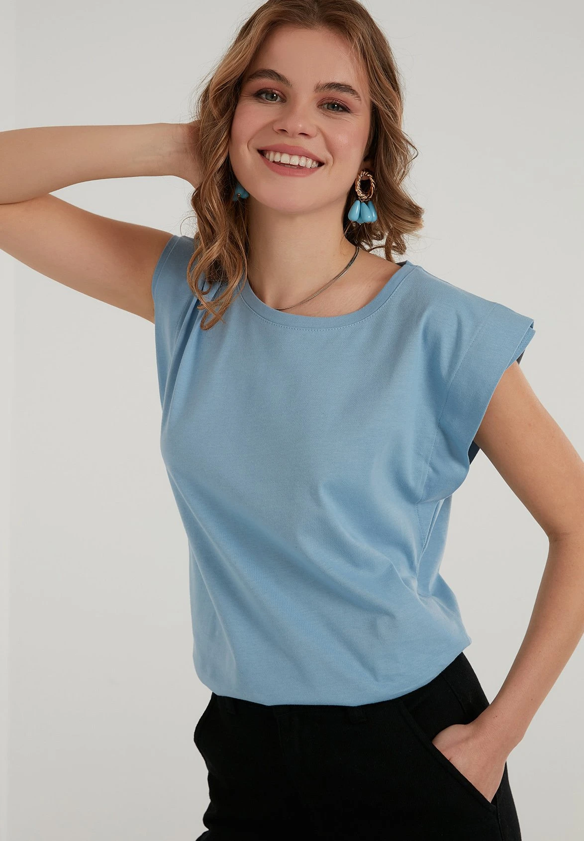 LELA Crew Neck - T-Shirt Basic - Baby Blue 5 LELA Crew Neck - T-Shirt Basic - Baby Blue - Afbeelding 3