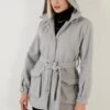 LELA Regular Fit - Trenchcoat - Light Grey -Stijl Verkoop 08957819bd134959b86b42da6195edc8