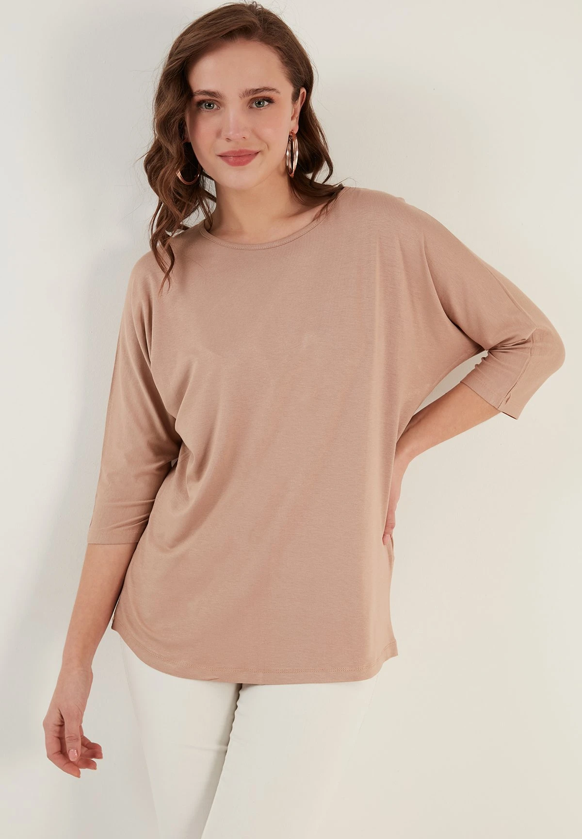 LELA Crew Neck- Longsleeve - Biscuit Color 3 LELA Crew Neck- Longsleeve - Biscuit Color
