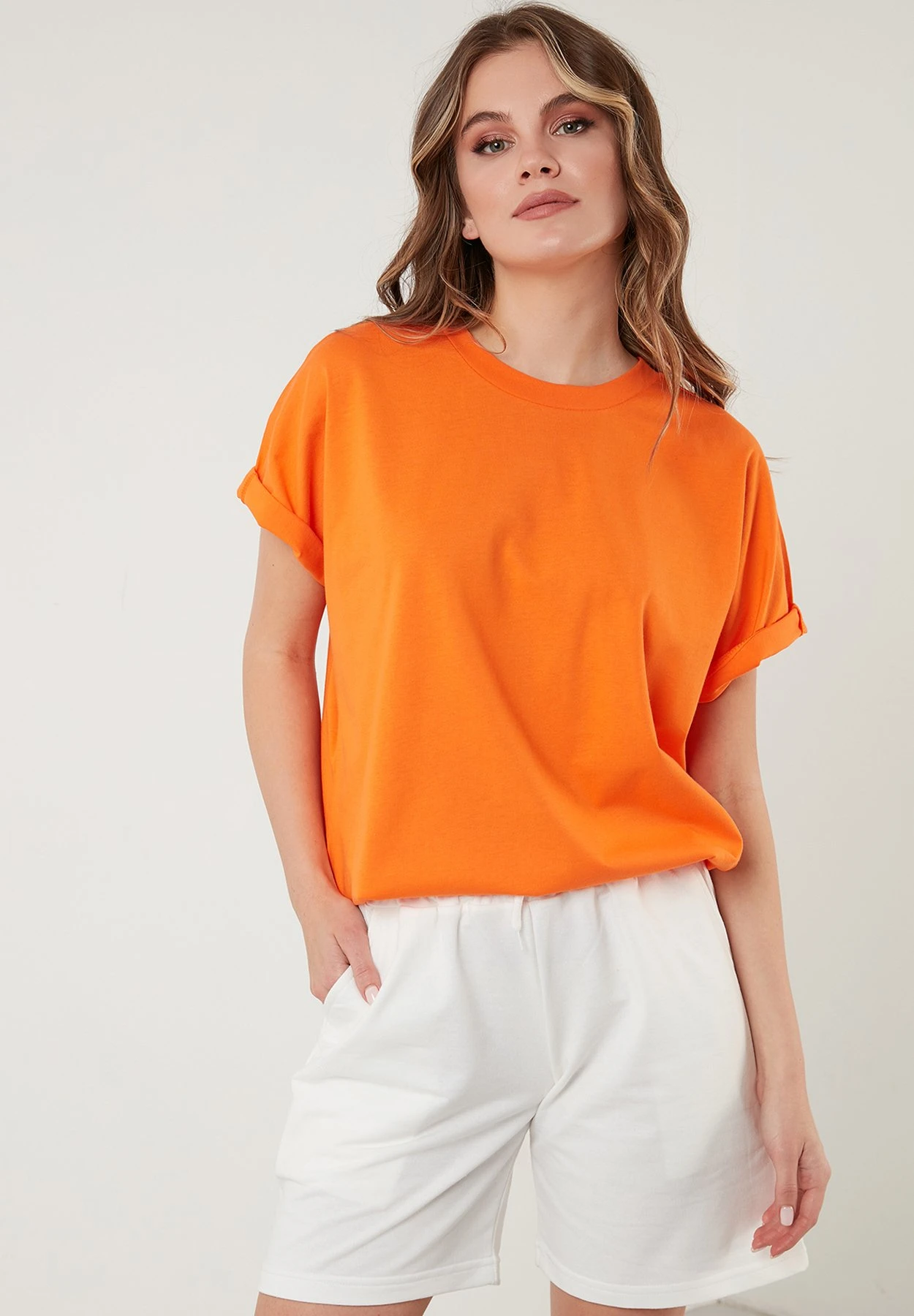 LELA Crew Neck- T-Shirt Basic - Orange Color 7 LELA Crew Neck- T-Shirt Basic - Orange Color - Afbeelding 5