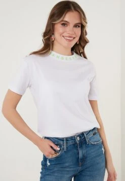 LELA Crew Neck- T-Shirt Print - White Neon Green -Stijl Verkoop 19358c11e3ba432ea951eb224593109f