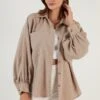 LELA Overhemdblouse - Mink Color 1 LELA Overhemdblouse - Mink Color -Stijl Verkoop 1be8274e936646269ac87094fcc60a7d