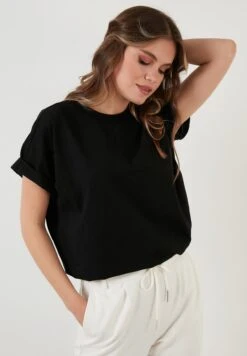 LELA Crew Neck- T-Shirt Basic - Black -Stijl Verkoop 235c75303c6b4ecabac8557559e79f4b