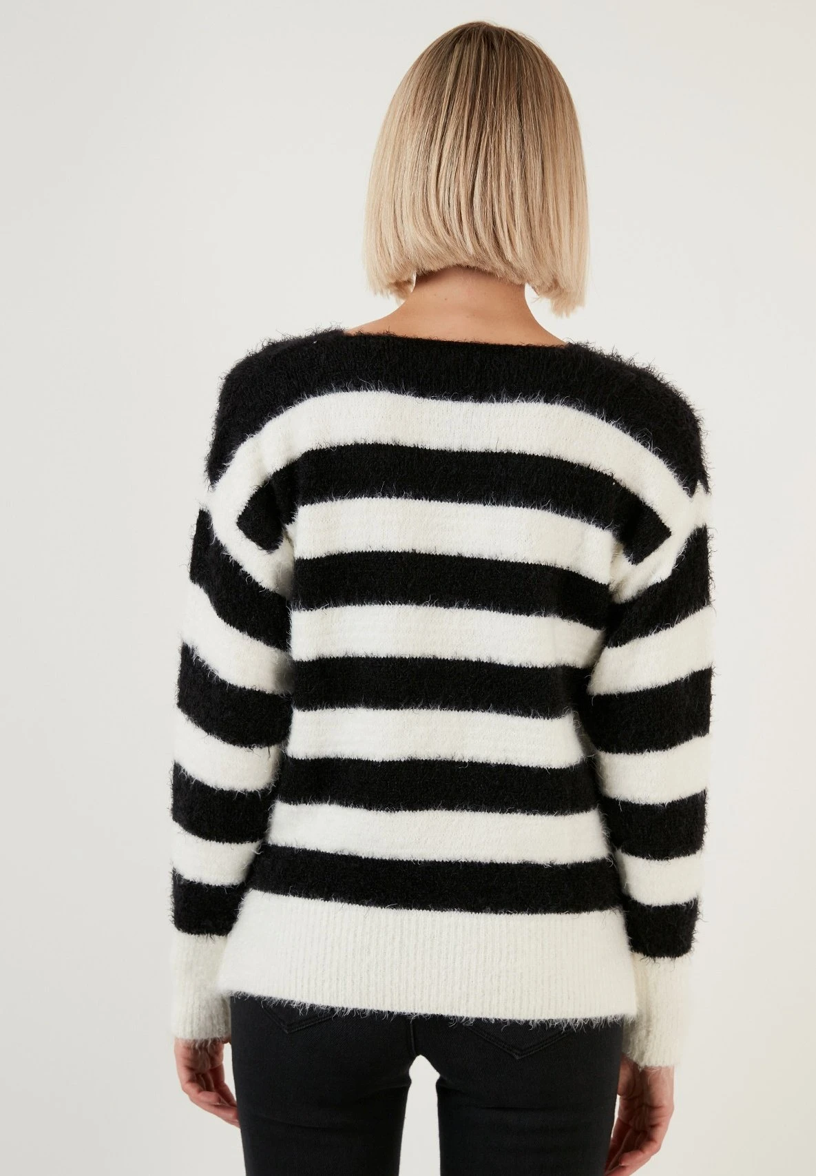 LELA Regular Fit - Trui - Black 5 LELA Regular Fit - Trui - Black - Afbeelding 3