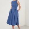 LELA Crew Neck Pleated Midi - Cocktailjurk - Indigo -Stijl Verkoop 2694fecfc8cd4ff2ab60b7fc4dabd55b