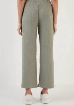 LELA Regular Fit - Broek - Almond Green -Stijl Verkoop 2801c64967a54cf3b5a3901e6b4e3050