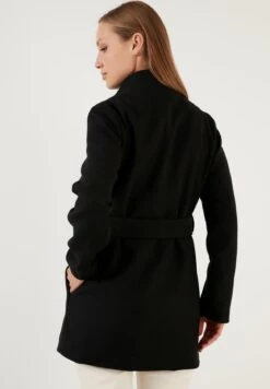 LELA Regular Fit - Halflange Jas - Black -Stijl Verkoop 2aa6086f02464464a75eb7c76fc9a35d