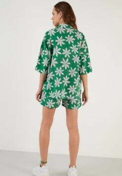 LELA Two Piece Set - Regular Fit - Shorts - Green -Stijl Verkoop 3089ee8be37040c9be7966e2a5e2c508