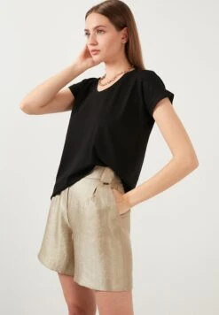 LELA V Neck- T-Shirt Basic - Black 7 LELA V Neck- T-Shirt Basic - Black -Stijl Verkoop 369e83399eb64ac694cc19f8af188a3c