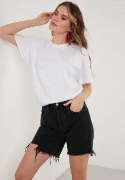LELA Crew Neck- T-Shirt Basic - White -Stijl Verkoop 3e78220c58d140159214f6e20a25f56d