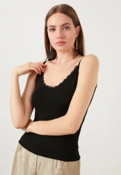 LELA Athlete - Top - Black -Stijl Verkoop 41c38d1bf4bc4dc29f3ee08408142a20