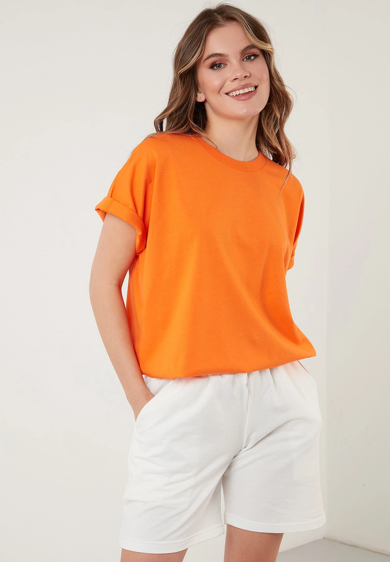 LELA Crew Neck- T-Shirt Basic - Orange Color 8 LELA Crew Neck- T-Shirt Basic - Orange Color - Afbeelding 6