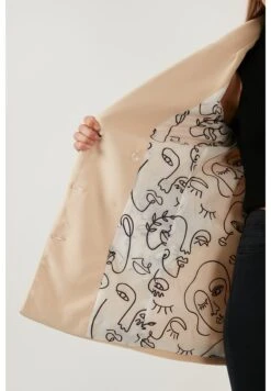 LELA Halflange Jas - Stone -Stijl Verkoop 42e928bdd2c34c11bb8d78f893f0821c