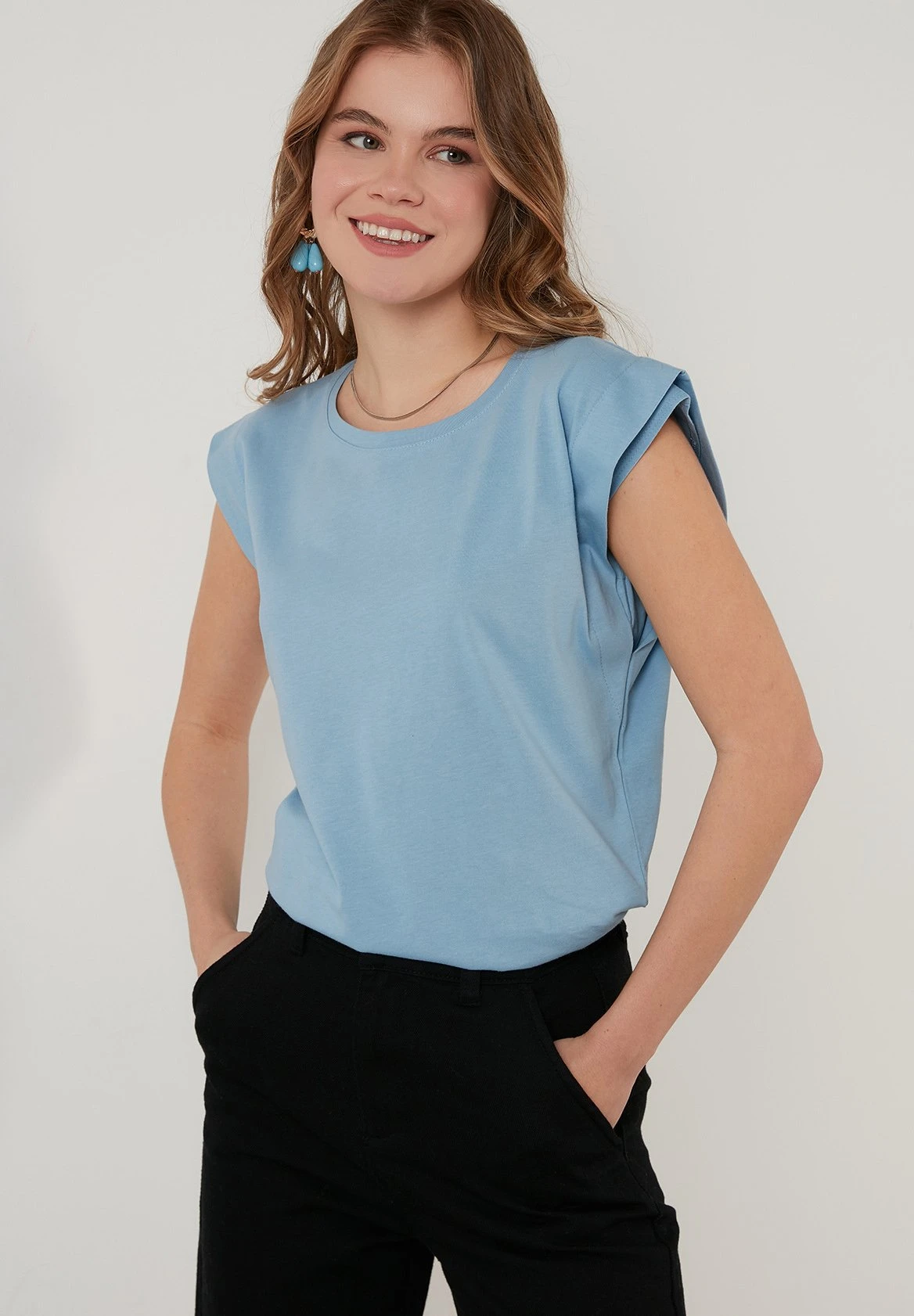 LELA Crew Neck - T-Shirt Basic - Baby Blue 3 LELA Crew Neck - T-Shirt Basic - Baby Blue