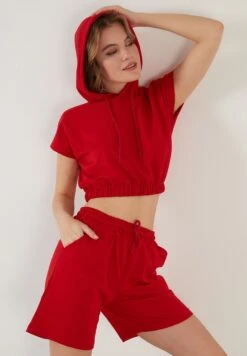 LELA Two Piece Set - Regular Fit - Shorts - Red -Stijl Verkoop 45280e06b4f145ab8080291a70f005cd