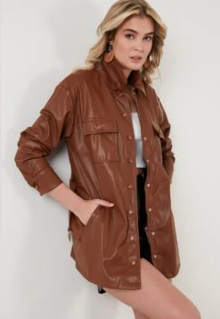 LELA Regular Fit - Imitatieleren Jas - Camel -Stijl Verkoop 51b5b2134f944cc78f4b8256aa38fb27