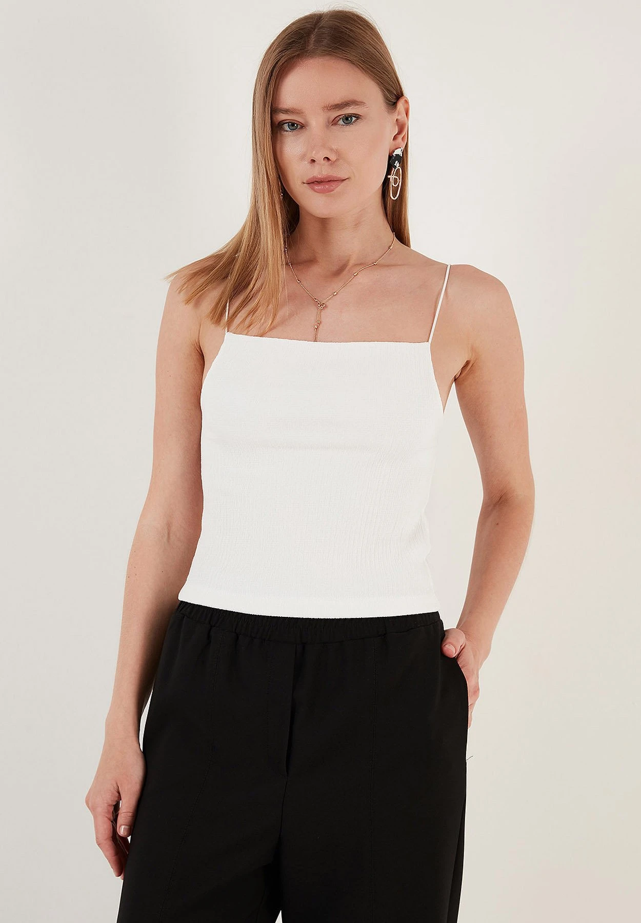 LELA Slim Fit - Top - White 6 LELA Slim Fit - Top - White - Afbeelding 4