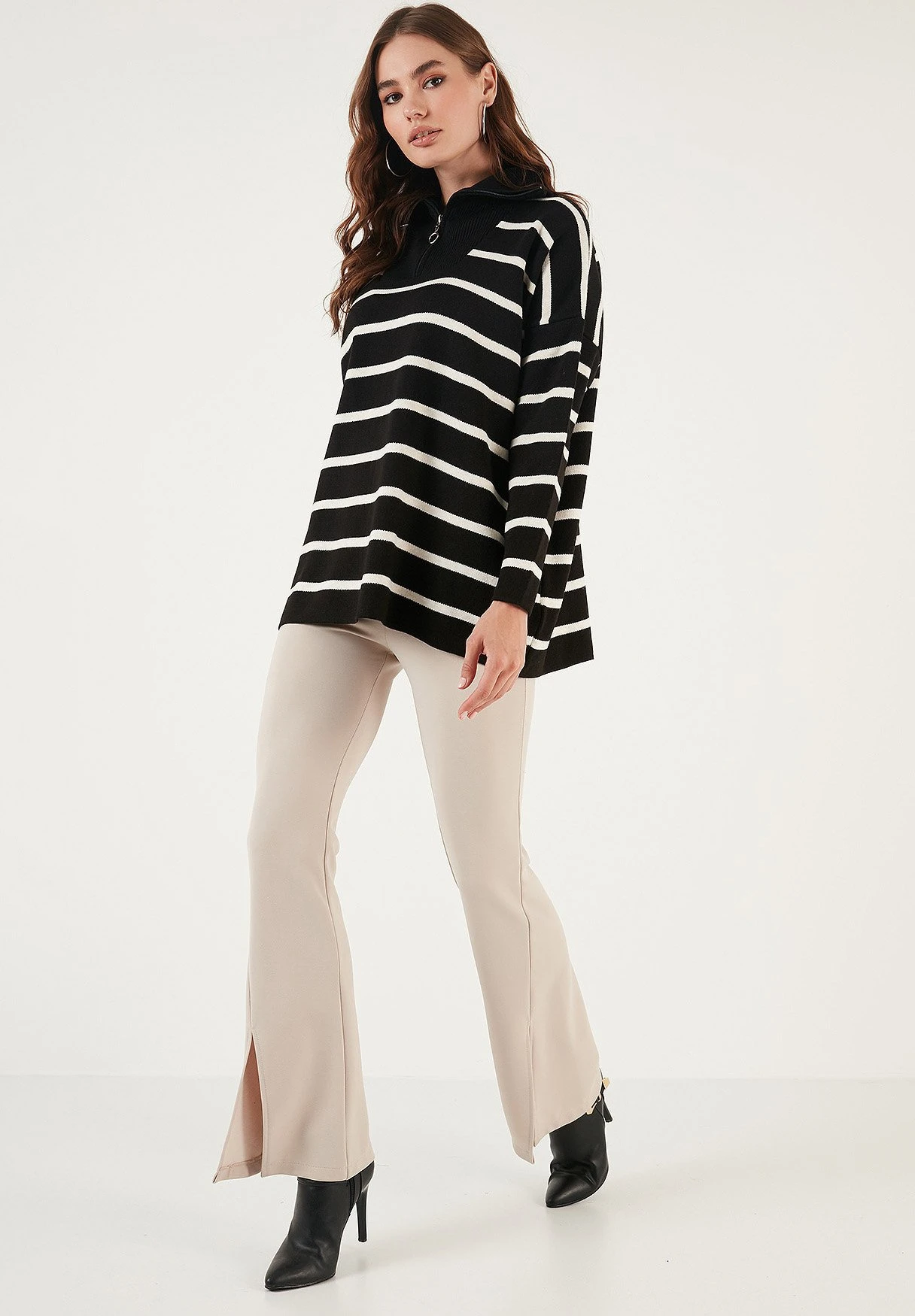 LELA Trui - Black/Light Stone 4 LELA Trui - Black/Light Stone - Afbeelding 2