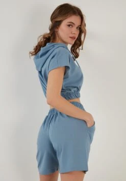 LELA Two Piece Set - Regular Fit - Shorts - Baby Blue -Stijl Verkoop 6128f9275f6b4b24a51d5e85f9f78022