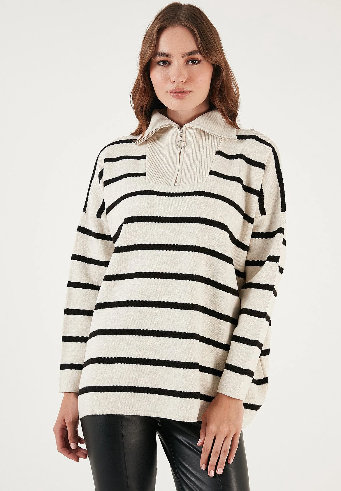 LELA Trui - Light Stone/Black 3 LELA Trui - Light Stone/Black