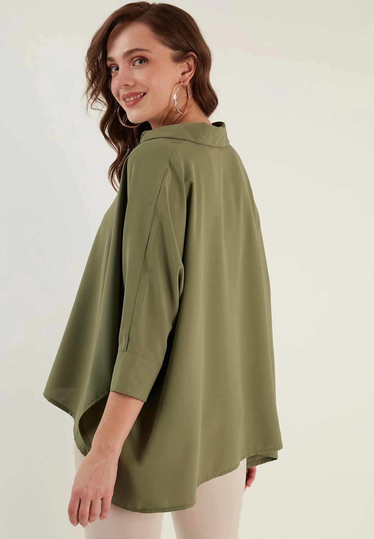 LELA Oversized - Overhemdblouse - Khaki 5 LELA Oversized - Overhemdblouse - Khaki - Afbeelding 3