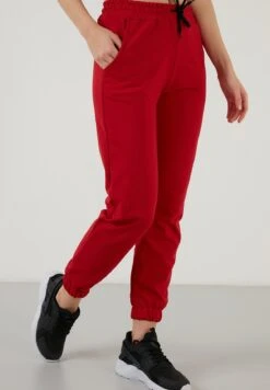 LELA Slim Fit - Trainingsbroek - Red -Stijl Verkoop 6896e69fe70040048443b16ad7f70ad2