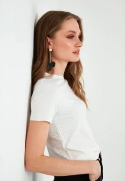 LELA Regular Fit - T-Shirt Print - Ecru -Stijl Verkoop 6cbae5c8d4994f03a8e3f0cff3f55a12