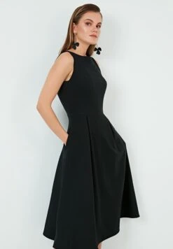 LELA Crew Neck Pleated Midi - Cocktailjurk - Black 8 LELA Crew Neck Pleated Midi - Cocktailjurk - Black -Stijl Verkoop 6e9ae0d79729410a8c52ceeb2264a85a