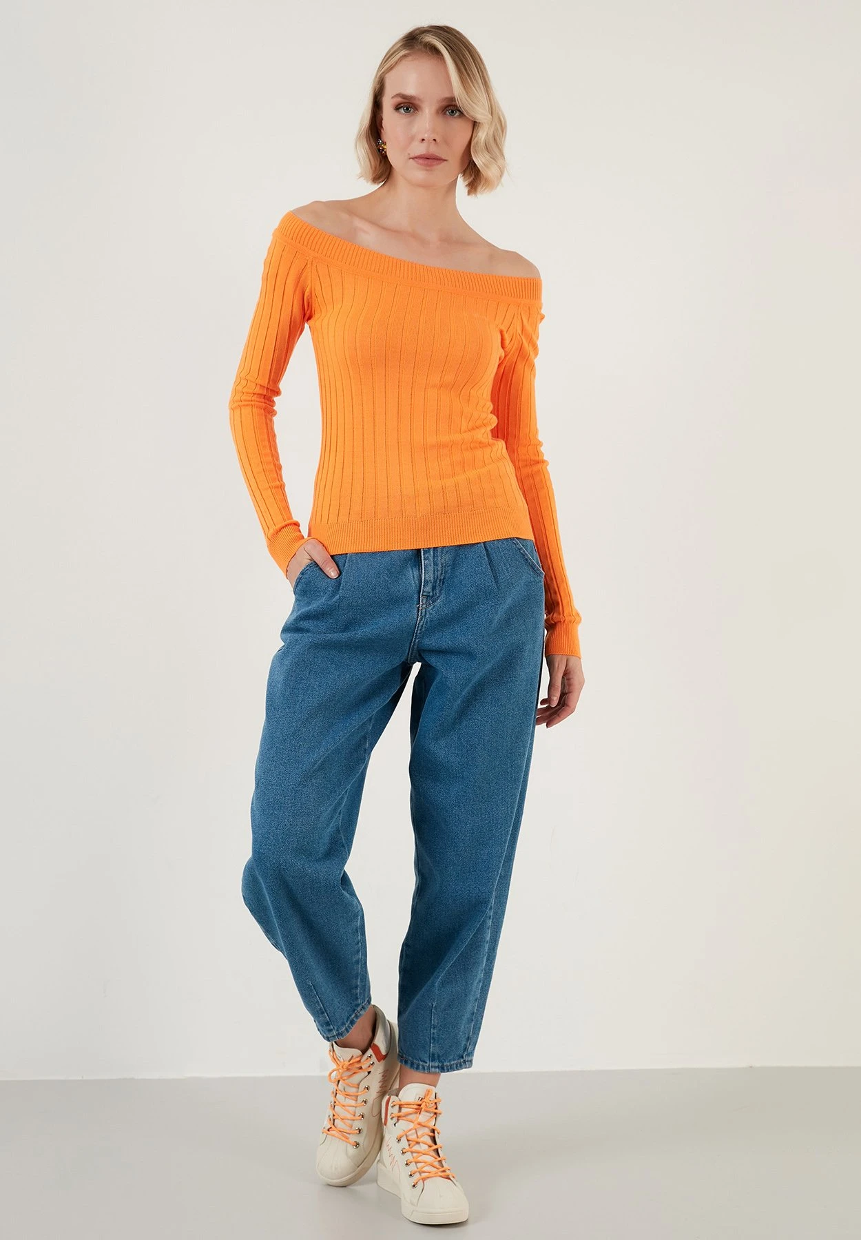 LELA Regular Fit - Trui - Orange 4 LELA Regular Fit - Trui - Orange - Afbeelding 2