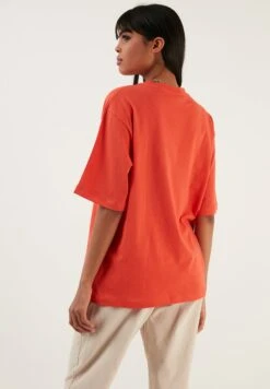 LELA Loose Fit - T-Shirt Basic - Brick Red -Stijl Verkoop 7780346a283c4ef9b942adddf926026e