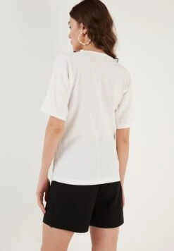 LELA Regular Fit - T-Shirt Basic - Ecru -Stijl Verkoop 883ff412c1e64696b1fb2ec6fe00468d