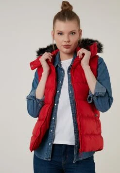 LELA Slim Fit - Bodywarmer - Red -Stijl Verkoop 8c59ba665cbf4b2bab30c6997caf953e