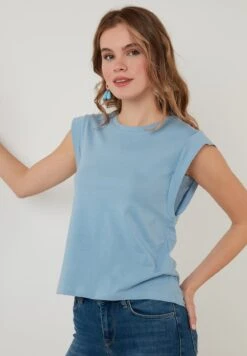 LELA Crew Neck- Top - Baby Blue -Stijl Verkoop 8e2d3ea9231f4905b8e8365596c1c54f