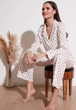 LELA Regular Fit - Pyjama - Ecru -Stijl Verkoop 8f77e13db12c494692265fd61a22c13d