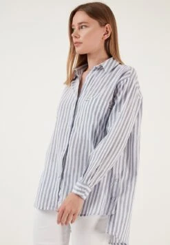 LELA Loose Fit - Overhemdblouse - Light Blue -Stijl Verkoop 90d0e42c7ea446b9b7692a8402751ade