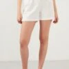 LELA Slim Fit - Shorts - Ecru 1 LELA Slim Fit - Shorts - Ecru -Stijl Verkoop 90e69743fdd241ee85b3acede95fb43a