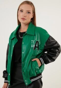 LELA Loose Fit - Imitatieleren Jas - Benetton Color 15 LELA Loose Fit - Imitatieleren Jas - Benetton Color -Stijl Verkoop 9a20dbcd6a8b4d3da00013c814e714a0