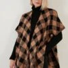 LELA Poncho - Camel/Black 2 LELA Poncho - Camel/Black -Stijl Verkoop 9ab68df83ecc4fce8992bf2705878132