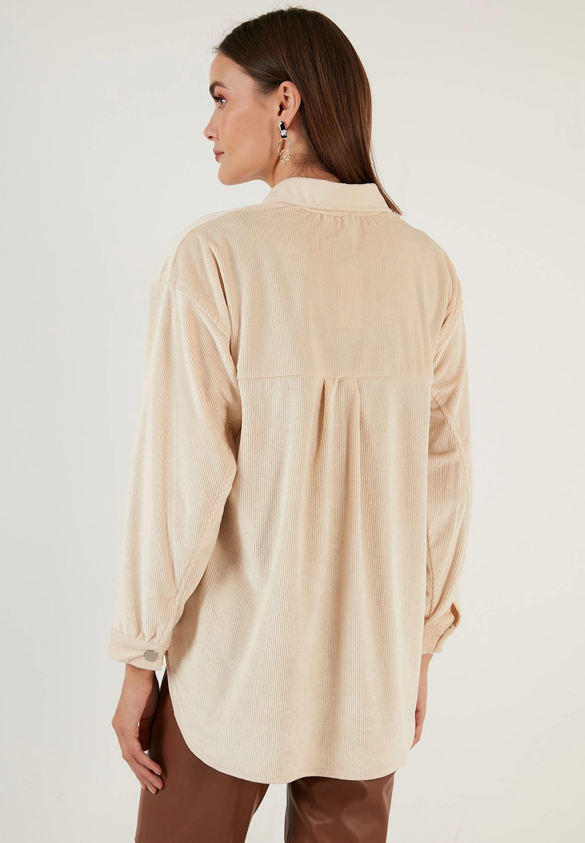 LELA Loose Fit - Overhemdblouse - Beige 5 LELA Loose Fit - Overhemdblouse - Beige - Afbeelding 3