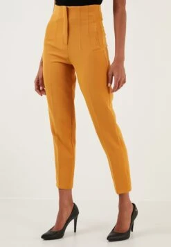 LELA Regular Fit - Broek - Mustard -Stijl Verkoop a72c664d2a2448e3a08dd43b6a7b4635