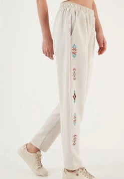 LELA Regular Fit - Trainingsbroek - Beige -Stijl Verkoop a7eba1caf9ca457e9356c4ae023c9aff