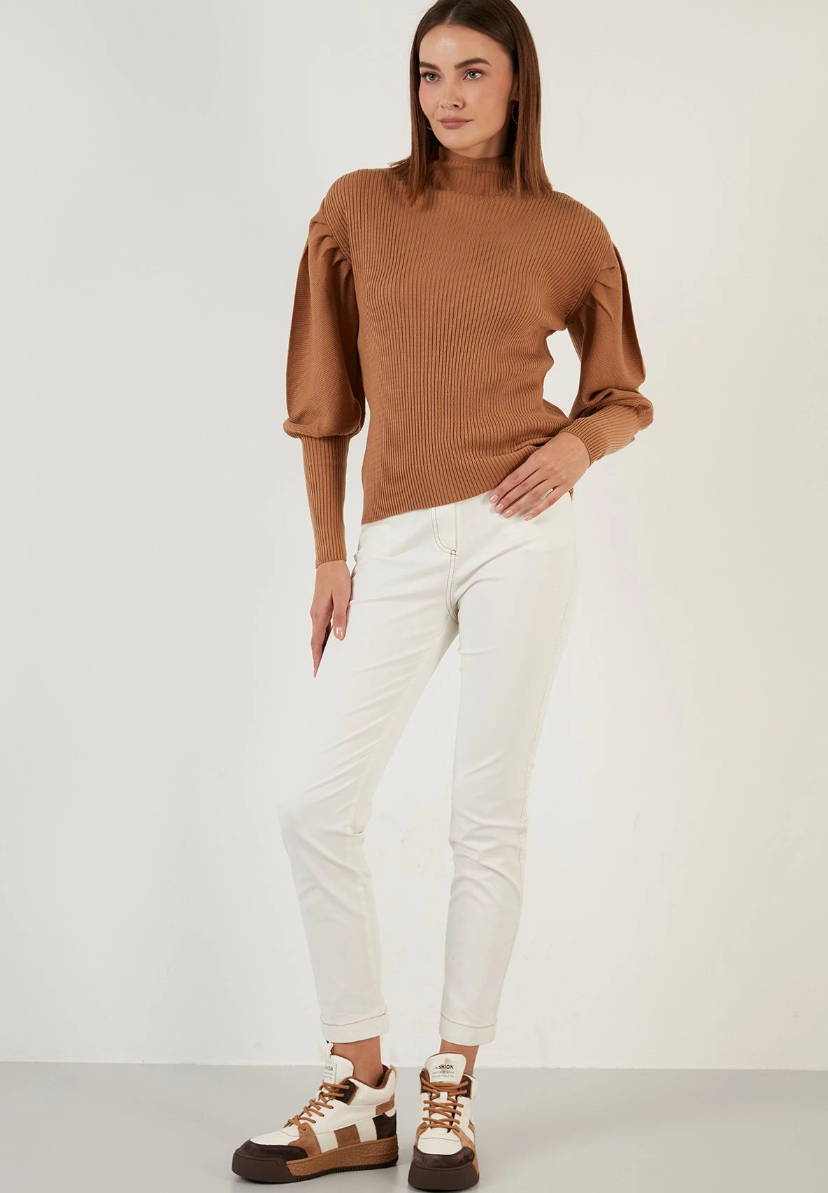 LELA Regular Fit - Trui - Light Brown 4 LELA Regular Fit - Trui - Light Brown - Afbeelding 2