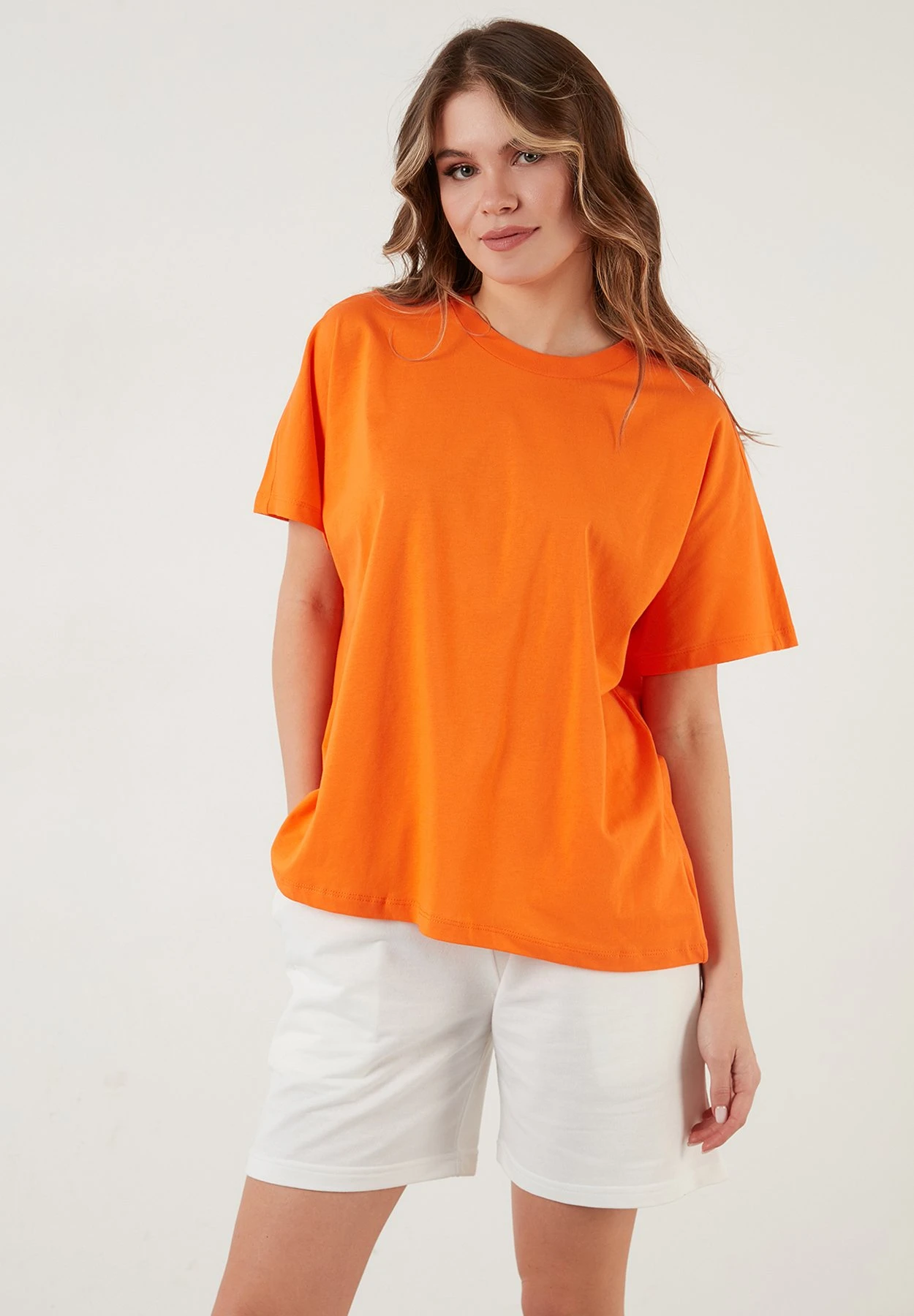 LELA Crew Neck- T-Shirt Basic - Orange Color 3 LELA Crew Neck- T-Shirt Basic - Orange Color