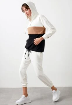 LELA Hoodie - Ecru Biscuit Color Black 7 LELA Hoodie - Ecru Biscuit Color Black -Stijl Verkoop ba1ce1c0133d4967bc16d8ce3edd87c0