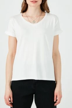 LELA V Neck- T-Shirt Basic - Ecru -Stijl Verkoop bb8f2d2f19764d5e8048223075158c66