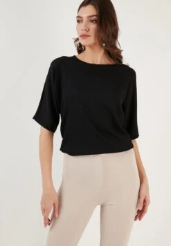 LELA Regular Fit - T-Shirt Basic - Black 13 LELA Regular Fit - T-Shirt Basic - Black -Stijl Verkoop c2d8dfdb5180457a8d09dc403aca24e4