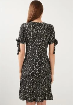 LELA Floral V Neck Ruffle Detail Mini- Jurk - Black 8 LELA Floral V Neck Ruffle Detail Mini- Jurk - Black -Stijl Verkoop c63e06527a234ad5a459b808bc38d3bc