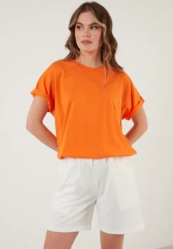 LELA Crew Neck- T-Shirt Basic - Orange Color 11 LELA Crew Neck- T-Shirt Basic - Orange Color -Stijl Verkoop cb3efb84ae9f477fb5efb59b5d912a67