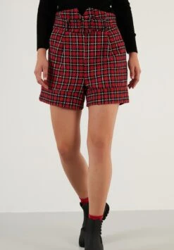 LELA Regular Fit - Shorts - Red