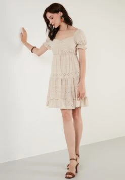 LELA Slim Fit - Jurk - Beige -Stijl Verkoop d0f0babf15cf4a28835ff03f4cd79fea